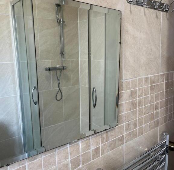 Пансион Superb Guest House Close To London 02