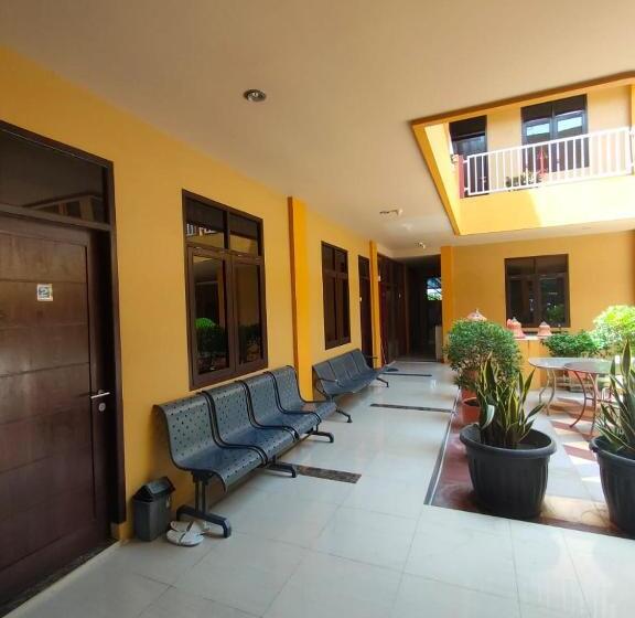 پانسیون Zaya Guest House