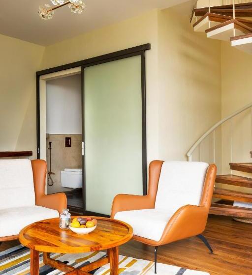 هتل Tomorrowland Farms And Suites