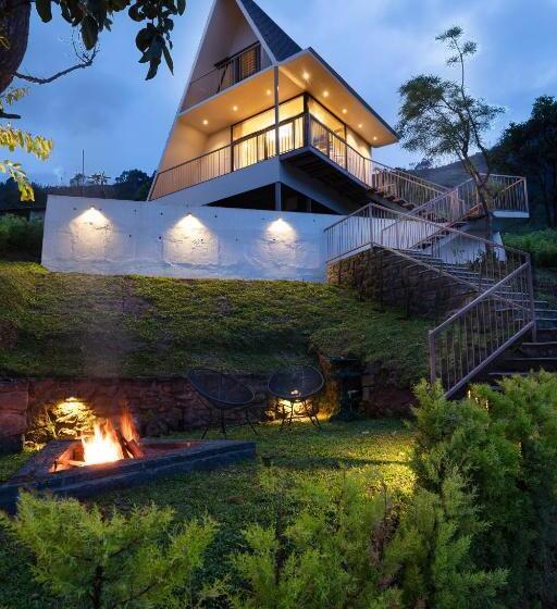 هتل Tomorrowland Farms And Suites