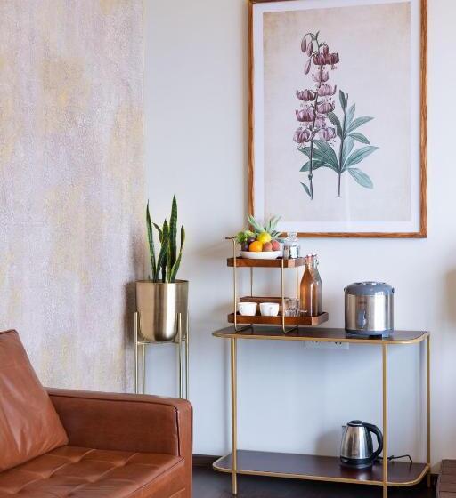 هتل Tomorrowland Farms And Suites