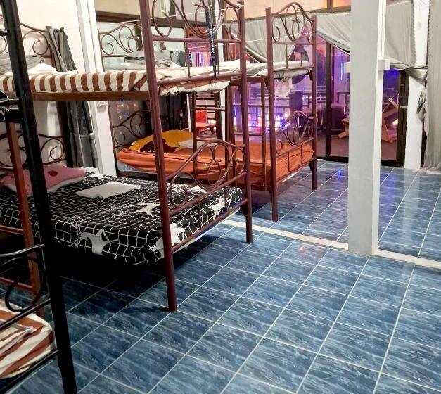 Moonland Bar And Hostel