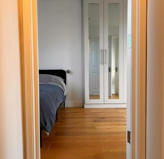 Пансион Rooms In London Next To Tube And Wimbledon