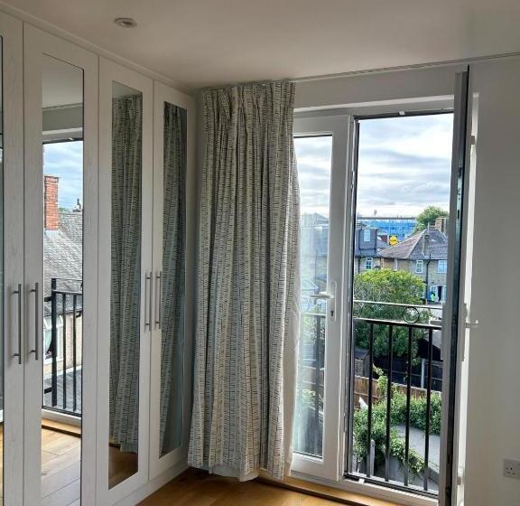 Пансион Rooms In London Next To Tube And Wimbledon