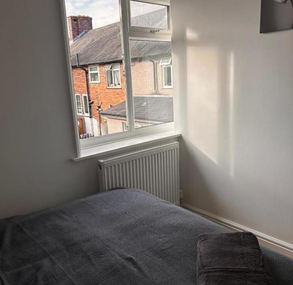Пансион Rooms In London Next To Tube And Wimbledon