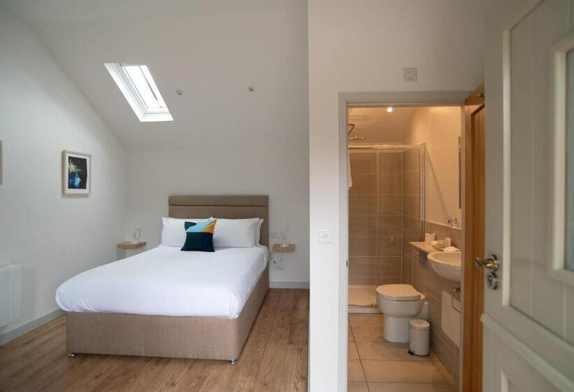 Общежитие King Deluxe Ensuite With Courtyard View Hawking