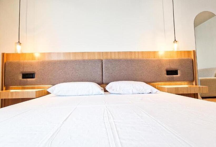 هتل Sunset Shoreline Saranda   Sea View   Free Private Parking   Pool