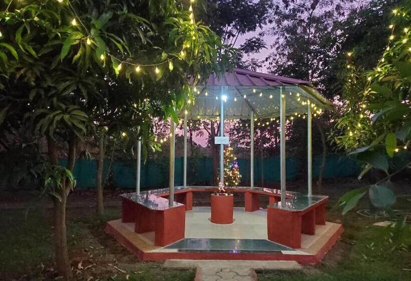 בית מלון כפרי Vishranti Farms Badlapur