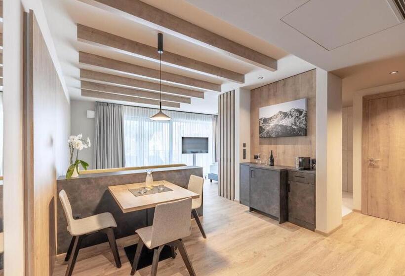 膳宿费 Villa Hubertus Luxuria Nova Suites   Adults Friendly