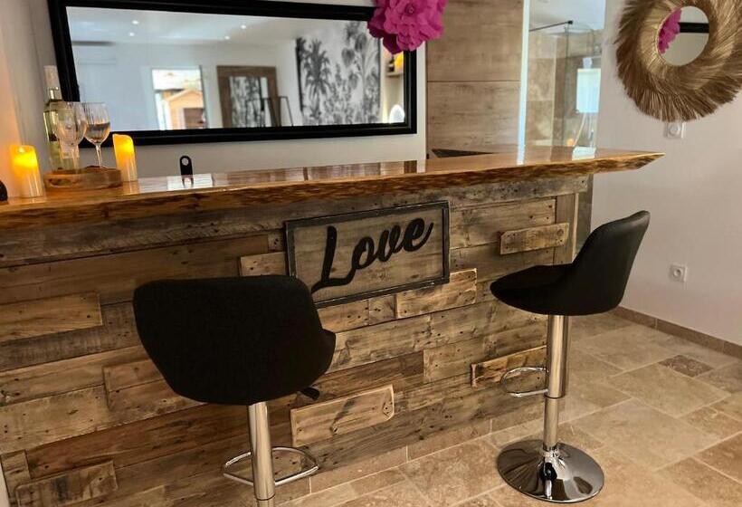 تختخواب و صبحانه Love Les 5 Sens Et La Sauvageonne