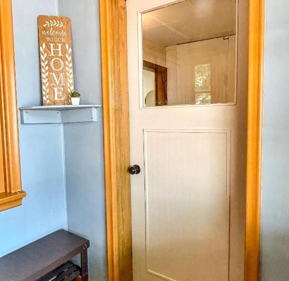 مبيت وإفطار The Cedar Room