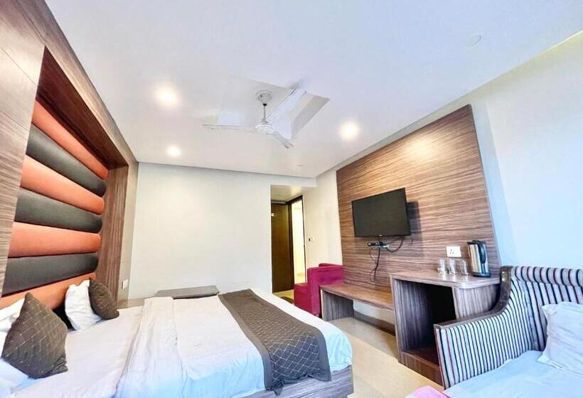 Hotel Savoy Residency Inn ! Mussoorie होटल सवॉय रेजीडेंसी इन, হোটেল সাভয় রেসিডেন্সি ইন , Near Mall Road H