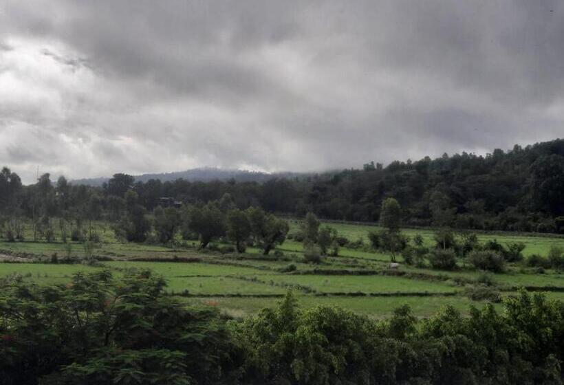 فندق Corbett The Regnum Resort