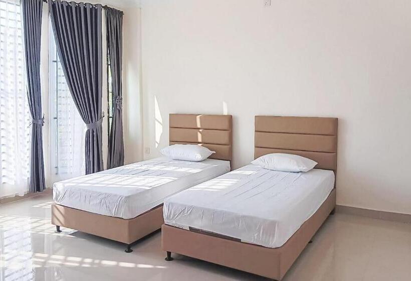 בית מלון כפרי Urbanview Botania Meeting Point Batam By Reddoorz
