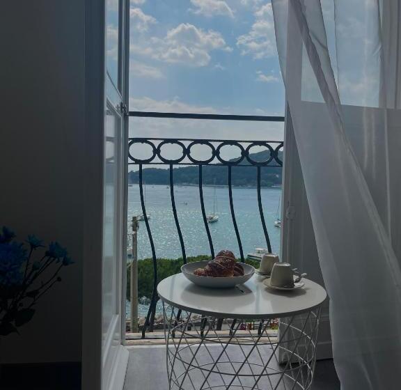 بنسيون Le Finestre Veneris