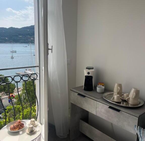 بنسيون Le Finestre Veneris