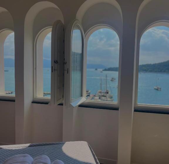 بنسيون Le Finestre Veneris