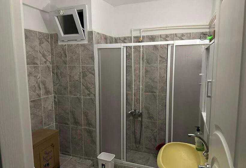 膳宿费 Private Room In İstanbul 2 Mins To Metrobüs In Shared Apartment