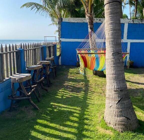 پانسیون Room In Bb   Beach Hotel Room For 6 P Pool Breakfast And Fan