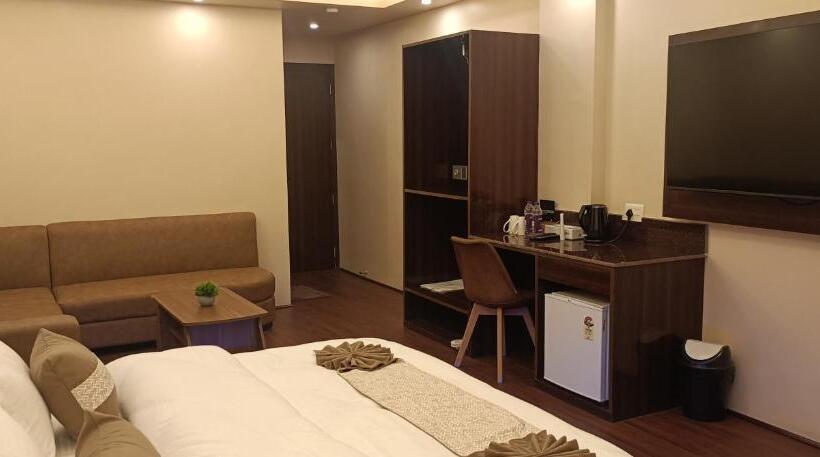 Xcelsior Hotel And Spa By Roh