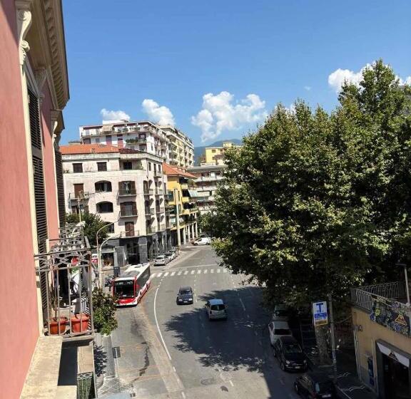 تختخواب و صبحانه Stabia Junior Suite