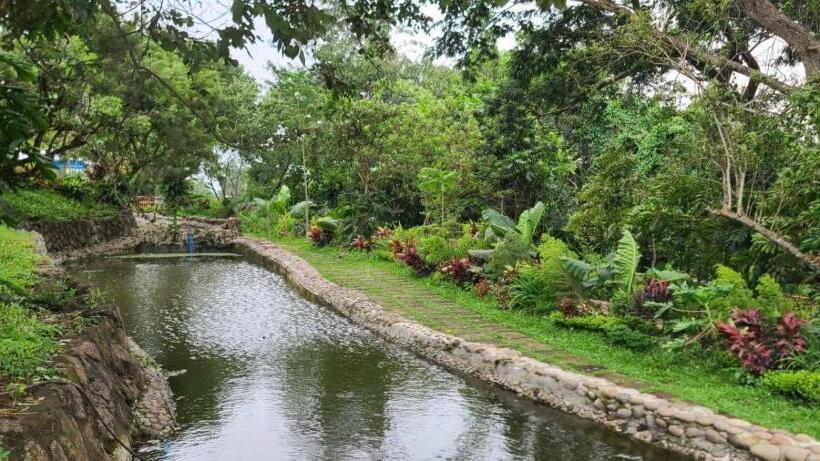 호텔 Paraiso De June Quxote Ecofarm Resort