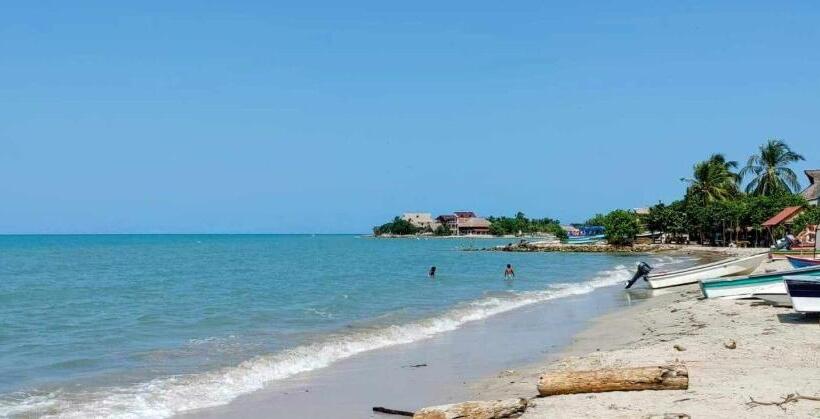 پانسیون Casa Isayoba