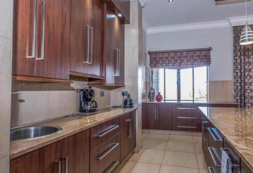 פנסיון Fairview Manor