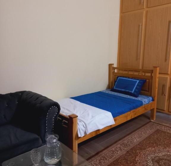 פנסיון Home Away From Home