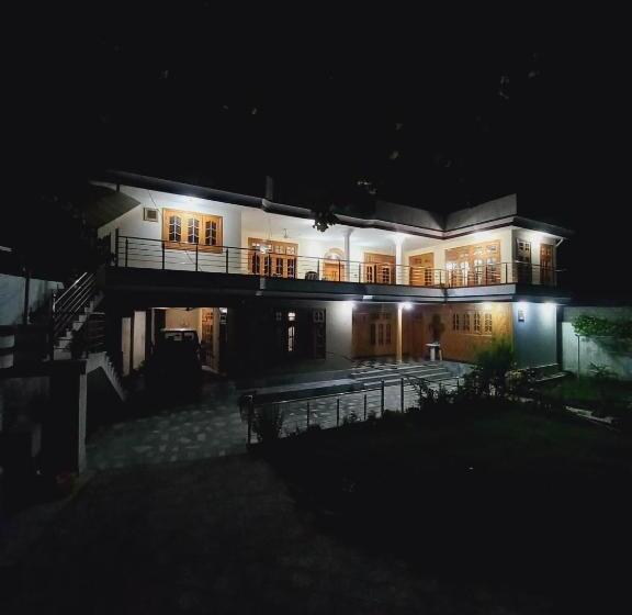 פנסיון Home Away From Home