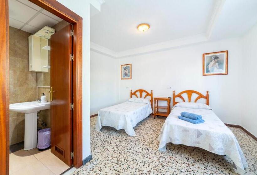 پانسیون Hostal Moya