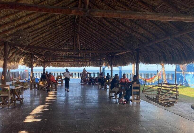 پانسیون Room In Cabin   Cabana With Breakfast And Pool On The Beach