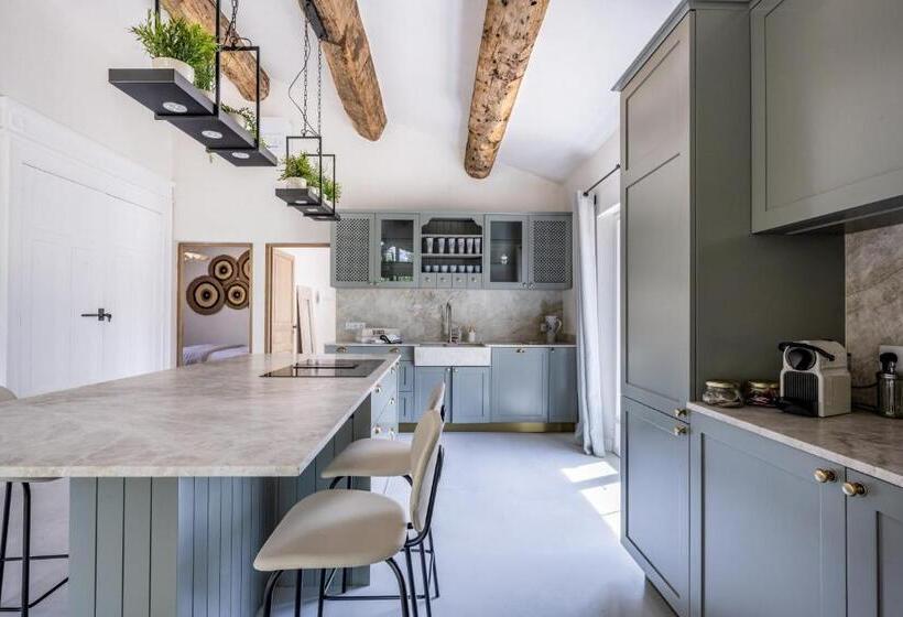 Secret D Uzès   Place Aux Herbes