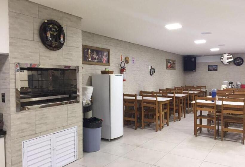 هاستل Chemin Suites