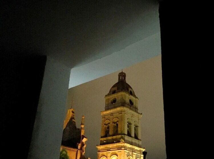 تختخواب و صبحانه Nomad Hostel