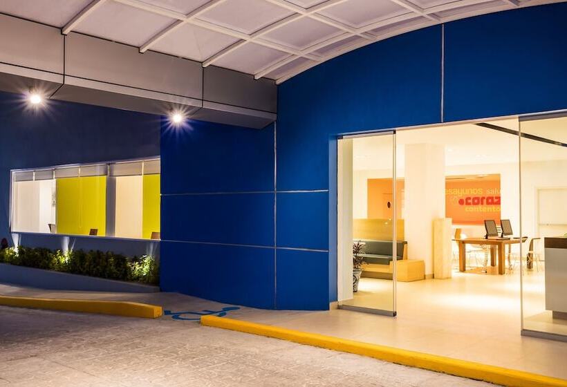 ホテル One Puebla Serdan