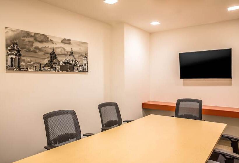 ホテル One Puebla Serdan