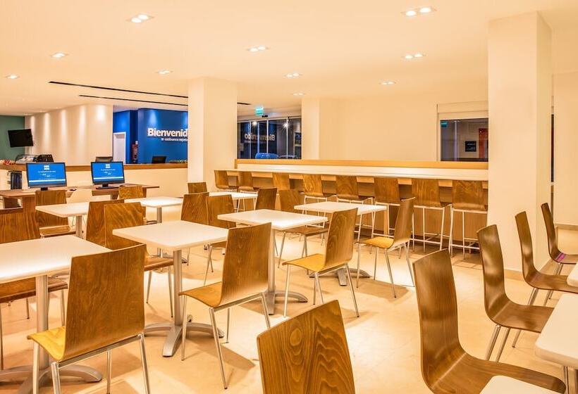 ホテル One Puebla Serdan