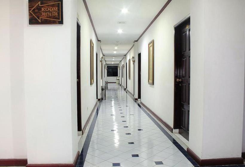 هتل Zen Rooms Sawojajar