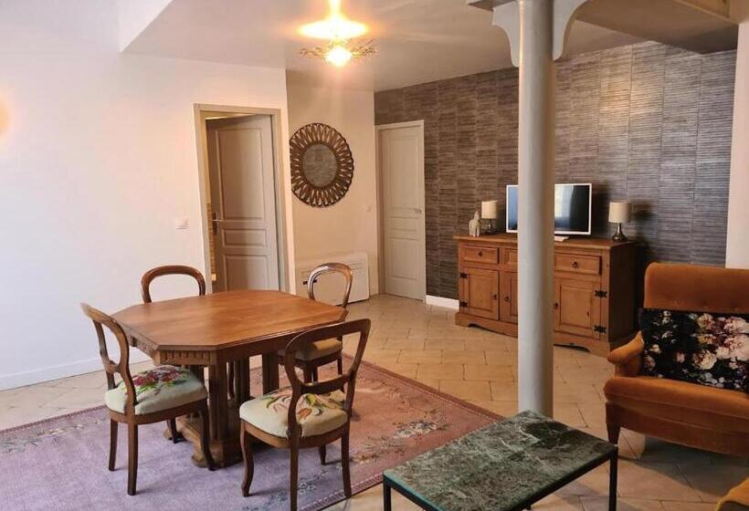 ベッドアンドブレックファースト Gîte En Face Du Château De Nizas, Renovation Totale Et Changement De Proprietaire, 4 Chambres D Hôte