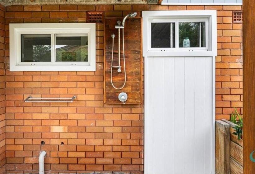 پانسیون Caves Cottage Guest Suite