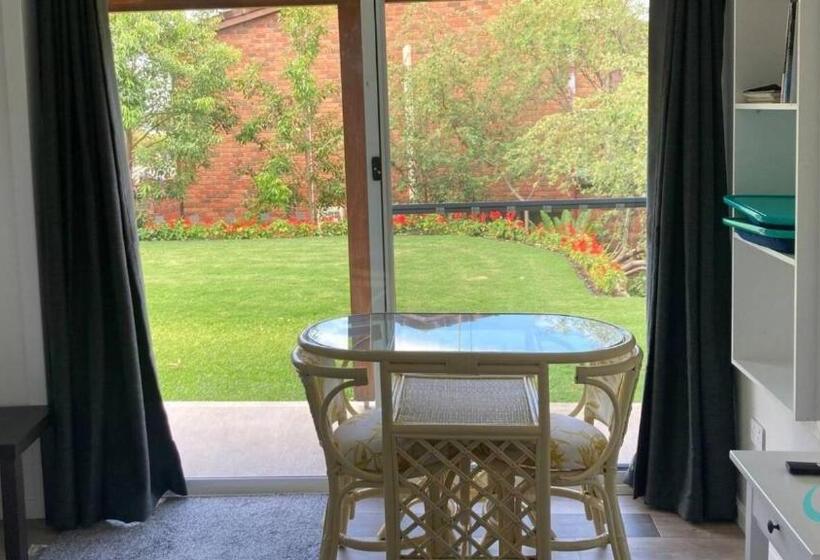 پانسیون Caves Cottage Guest Suite