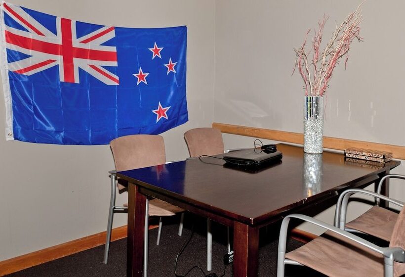 هاستل 85 On Bealey