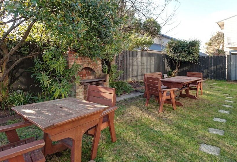 هاستل 85 On Bealey