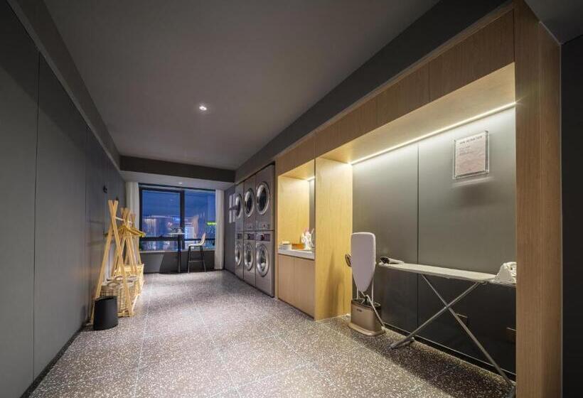 Atour Hotel Zhengzhou Erqi Plaza David City