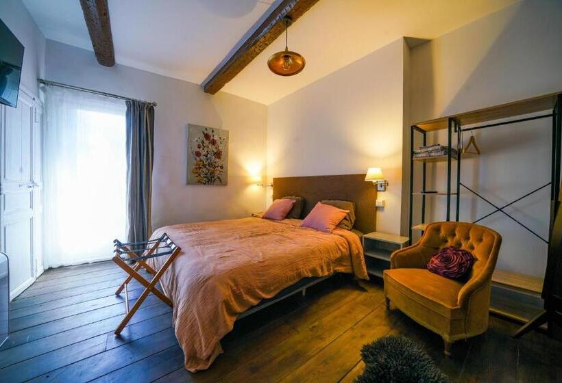 ベッドアンドブレックファースト Gîte En Face Du Château De Nizas, Totale Renovation Et Changement De Proprietaire, 4 Chambres D Hôte