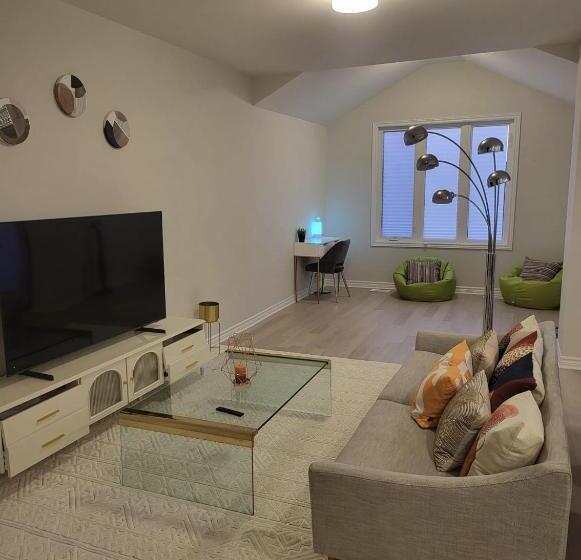 مبيت وإفطار Light House Close To Downtown