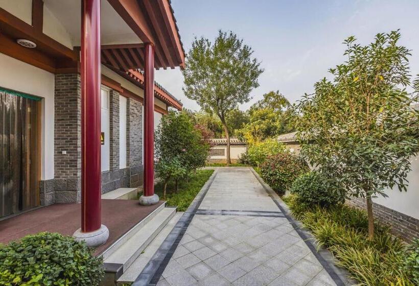 Hotel 登封中州华鼎饭店