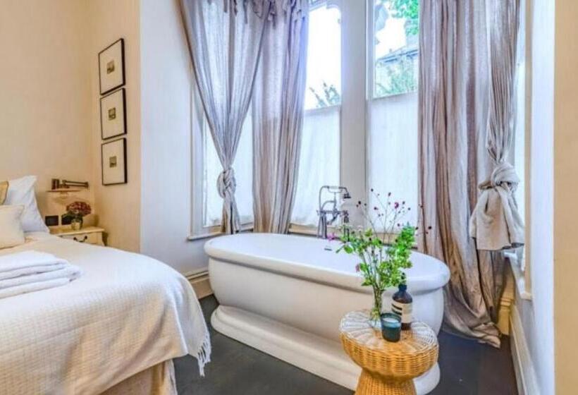 פנסיון Beautiful Double Room In Garden Apartment