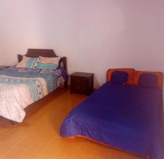 פנסיון Hostal Ml Las Tres B